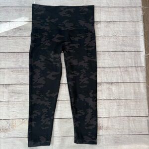 SPANX Camo Seamless Crops Size XL